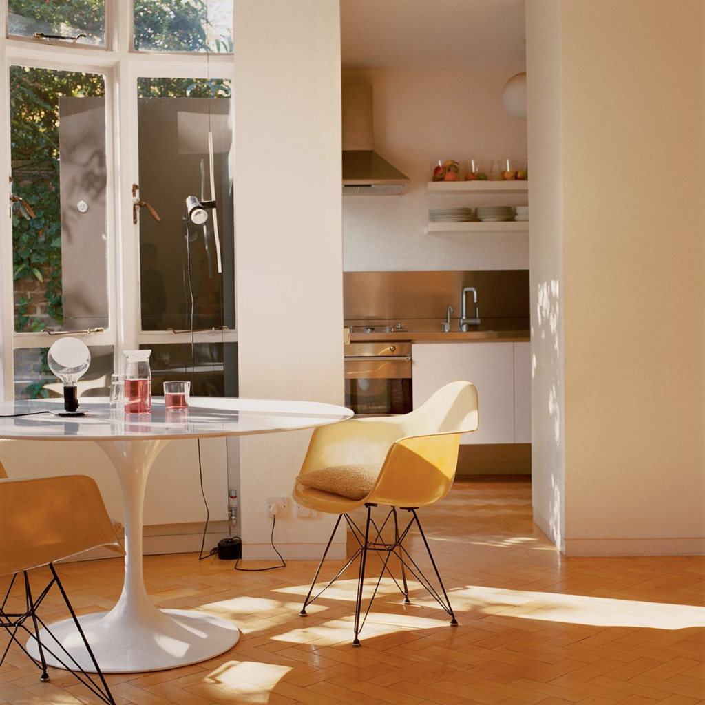 Saarinen Tulip Dining Table