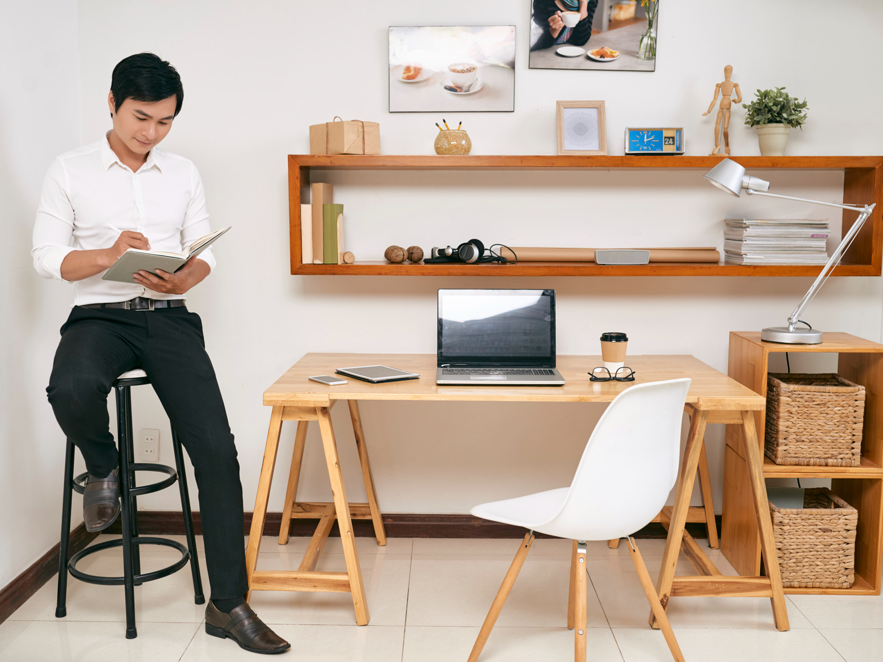 men's study room
