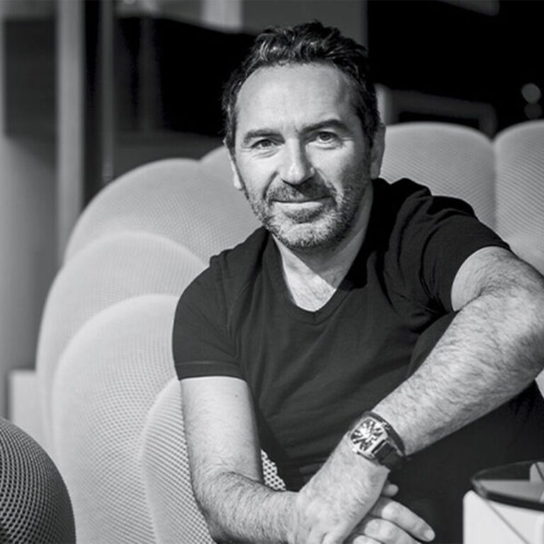 Sacha Lakic Mobile